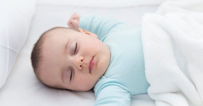 شاهد .. بطعنات في الرأس.. .أم تنهي حياة رضيعها بعد خلافات زوجية… واقعة مأساوية تهز الضمير الإنساني