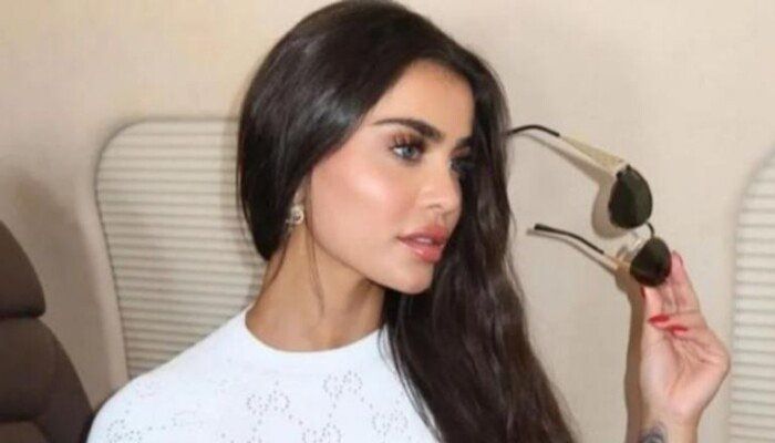 شاهد .. إطلالة تثير التساؤلات.. الدكتورة يومي تتصدر التريند بصور جديدة