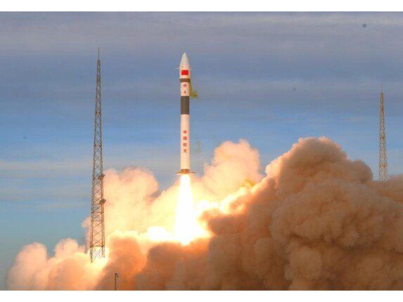 الصين تطلق مجموعة جديدة من الأقمار الصناعية لتكنولوجيا الإنترنت