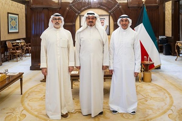 رئيس الوزراء يستقبل وزير الخارجية ونائبه