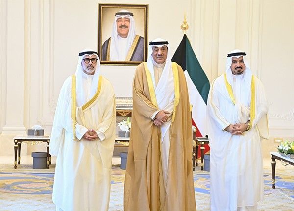 ولي العهد يستقبل وزير الخارجية وسفير الكويت لدى التشيك