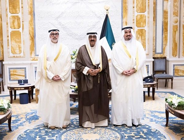 الأمير يستقبل وزير الخارجية وسفير الكويت لدى التشيك لأداء اليمين القانونية