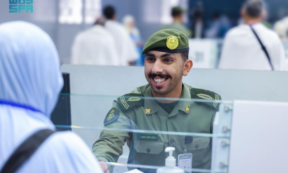 وصول أولى رحلات حجاج طاجيكستان إلى جدة لموسم 1447هـ