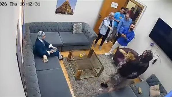 شاهد .. إصابة الفنانة مروة عبد المنعم بعد تعرضها لهجوم أسد أثناء تصوير برنامج