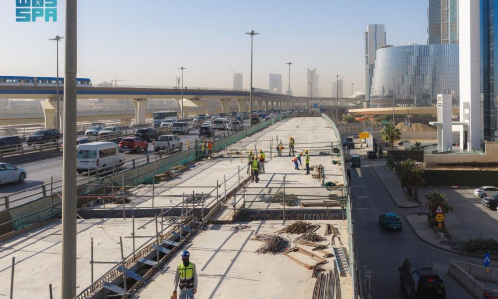 رفع جسرين علويين لتطوير شبكة الطرق في محيط كافد بالرياض