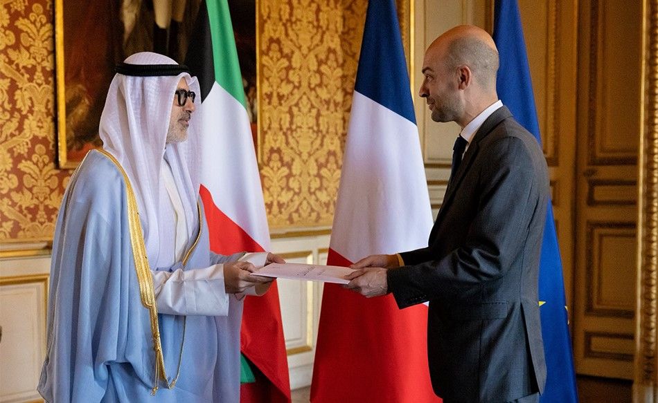 صاحب السمو يبعث رسالة خطية لرئيس فرنسا تتعلق بتعزيز وتنمية العلاقات الثنائية التاريخية الوثيقة والتطورات بالمنطقة
