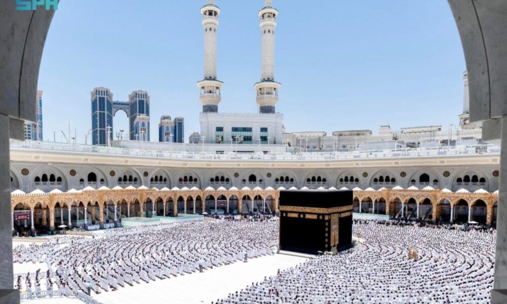 بدء إصدار تأشيرات العمرة 1448هـ: المواعيد والخدمات الجديدة