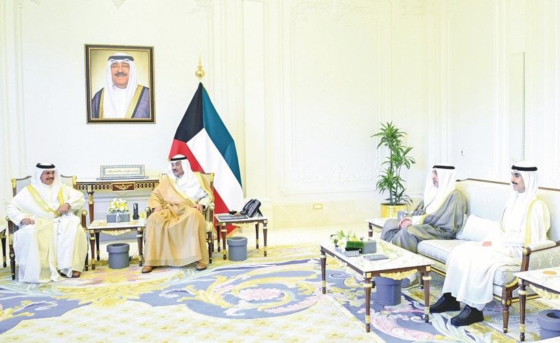 ولي العهد استقبل النائب الأول ووزير الدفاع ووزير الداخلية البحريني