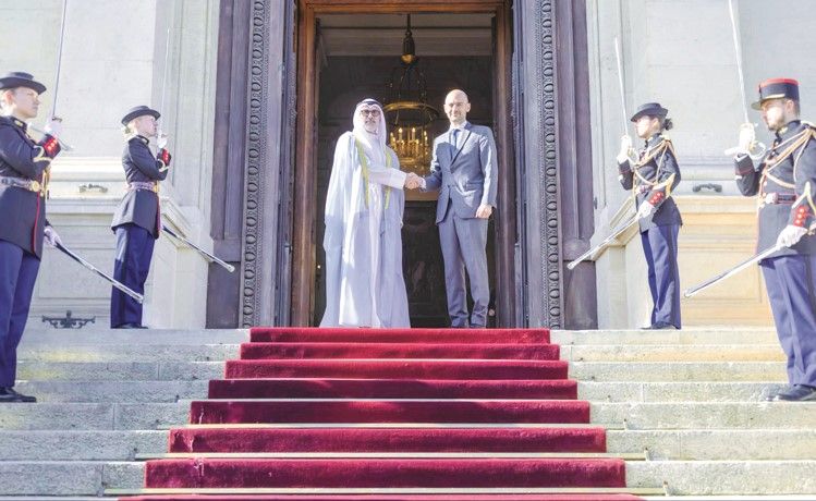 صاحب السمو بعث برسالة خطية لرئيس فرنسا تتعلق بتعزيز وتنمية العلاقات الثنائية التاريخية الوثيقة والتطورات بالمنطقة