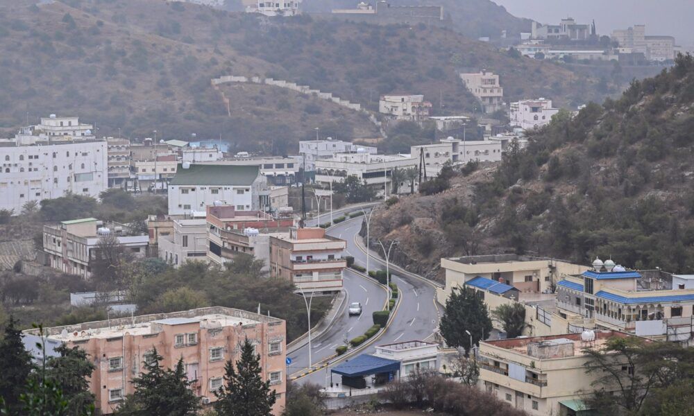 حالة الطقس اليوم: سحب رعدية وأمطار متوقعة على مرتفعات عسير