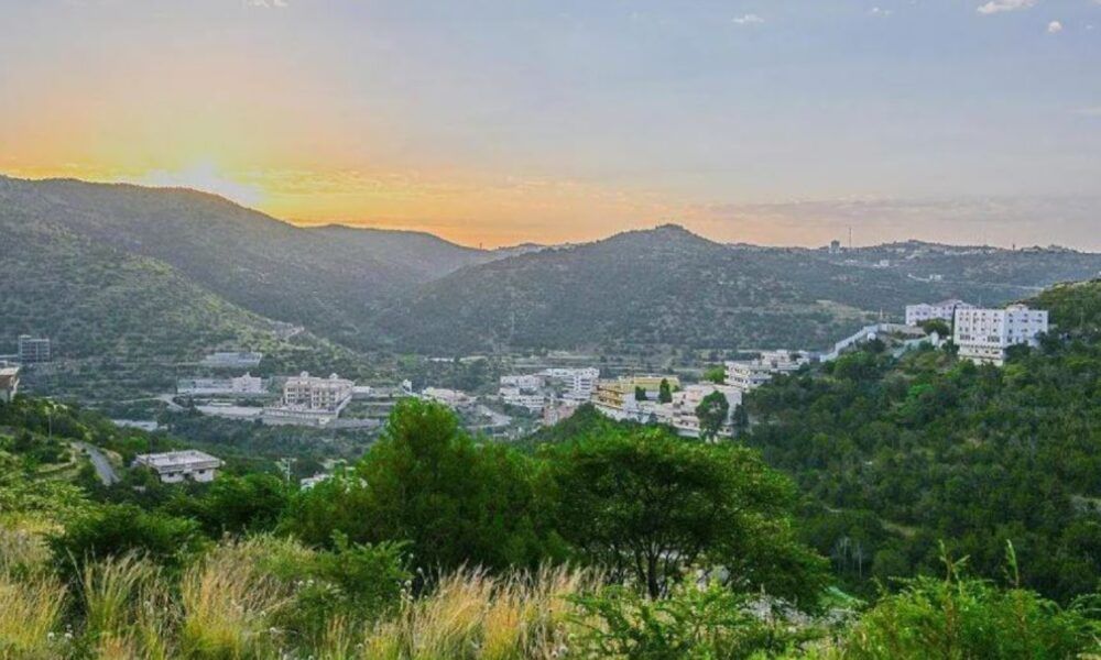 سحب ممطرة على المرتفعات الجنوبية الغربية | طقس السعودية