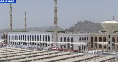 الحجاج يتوافدون على مسجد نمرة لأداء صلاتى الظهر والعصر والاستماع لخطبة عرفة