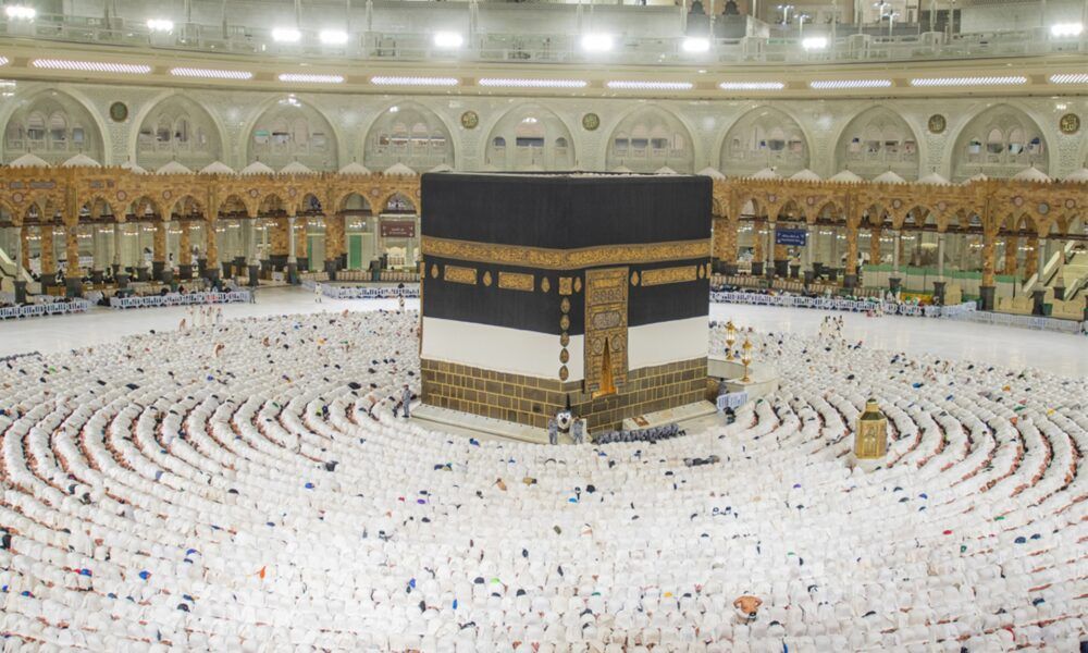 صلاة عيد الأضحى في المسجد الحرام: وحدة روحية وتاريخ عريق