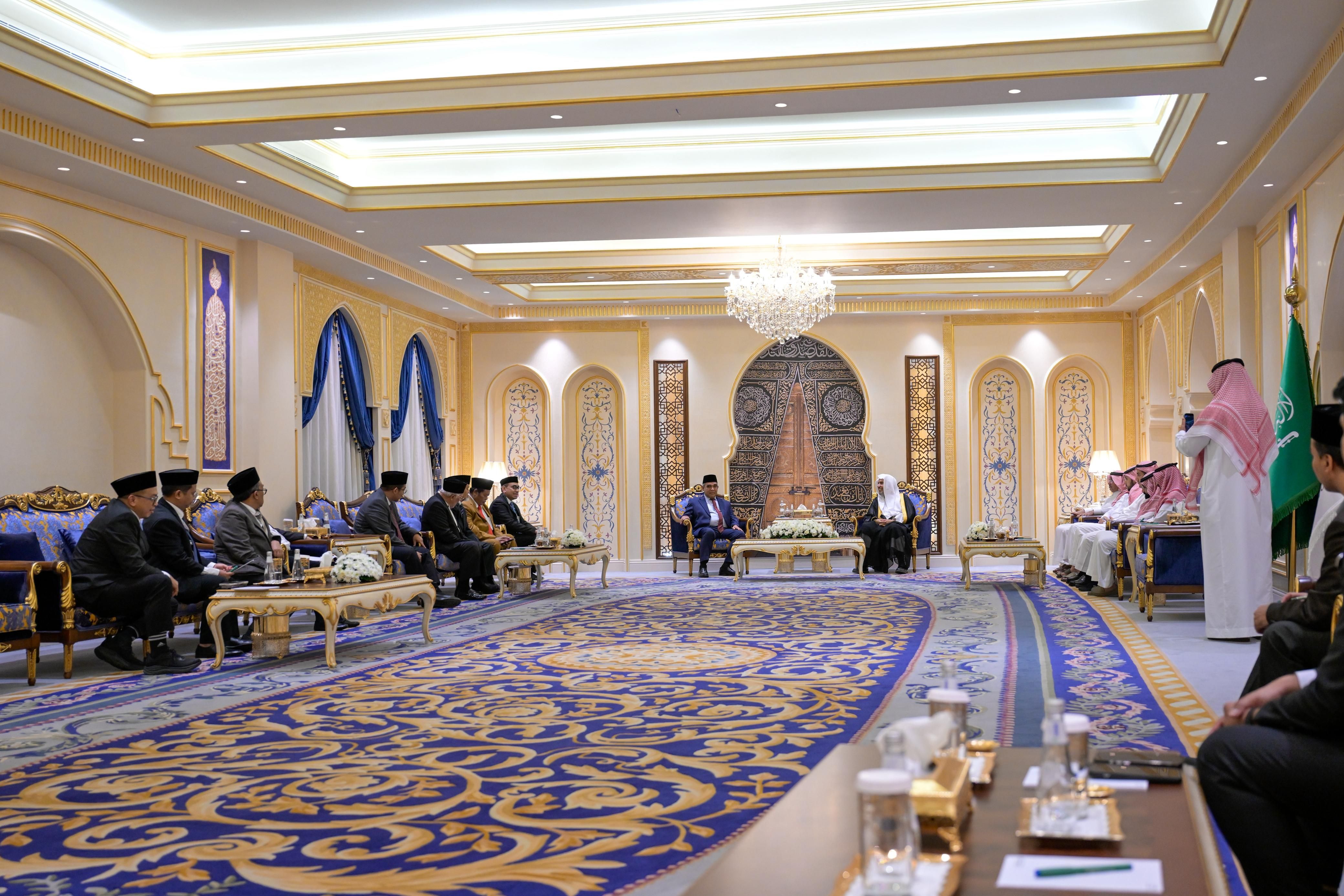 الأمين العام لرابطة العالم الإسلامي يستقبل رئيس مجلس الشورى الشعبي الإندونيسي