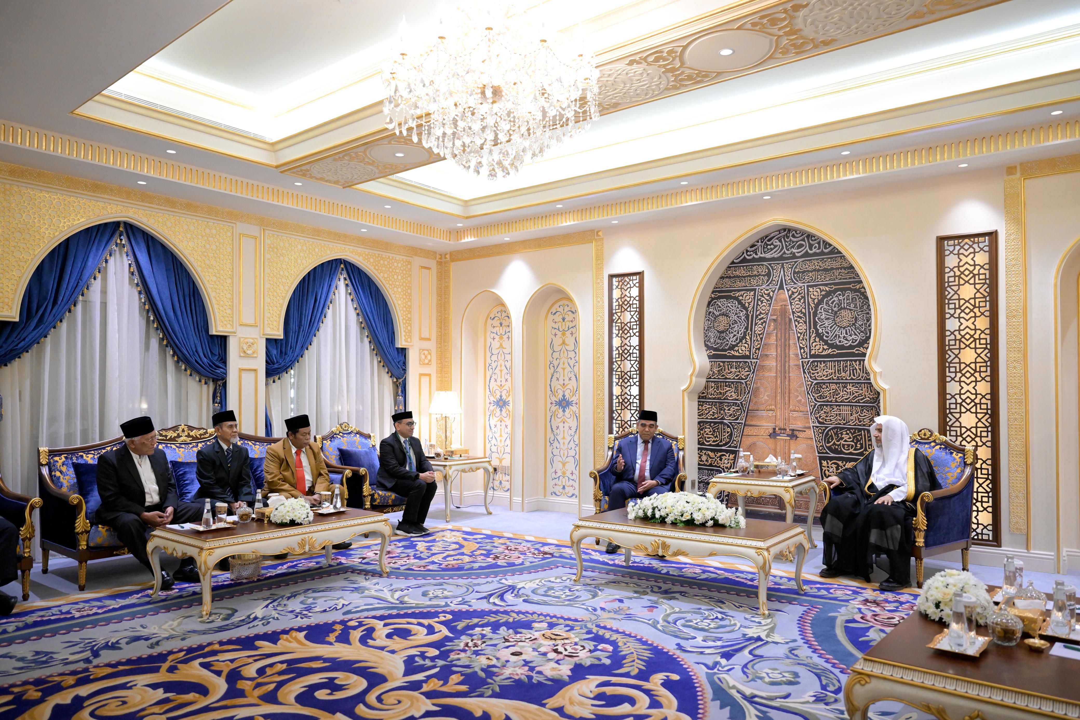 الأمين العام لرابطة العالم الإسلامي يستقبل رئيس مجلس الشورى الشعبي الإندونيسي