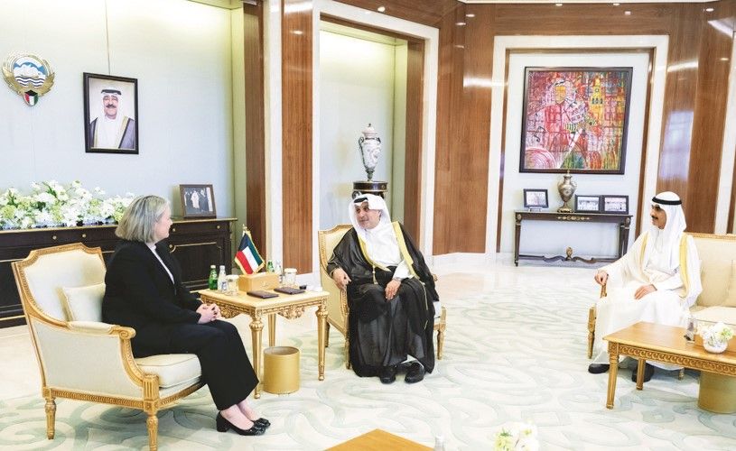 وزير الديوان الأميري ورئيس ديوان سمو ولي العهد استقبلا سفيرة أستراليا