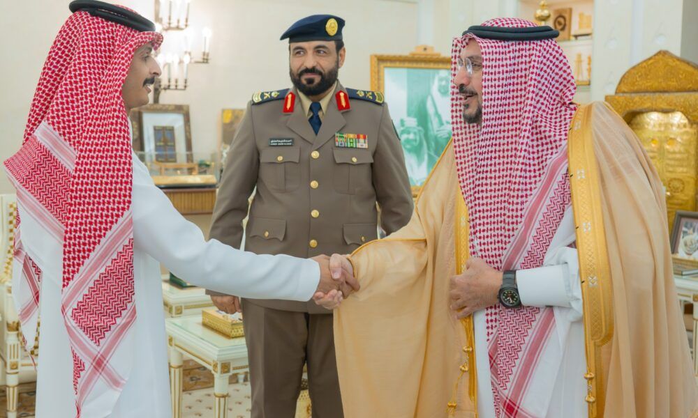 تكريم مواطن بالقصيم لموقفه البطولي مع مركبة مشتعلة