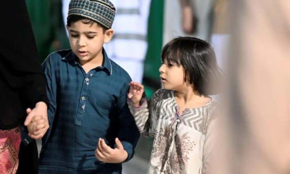 أساور الأطفال بالمسجد النبوي: حماية وطمأنينة للزوار