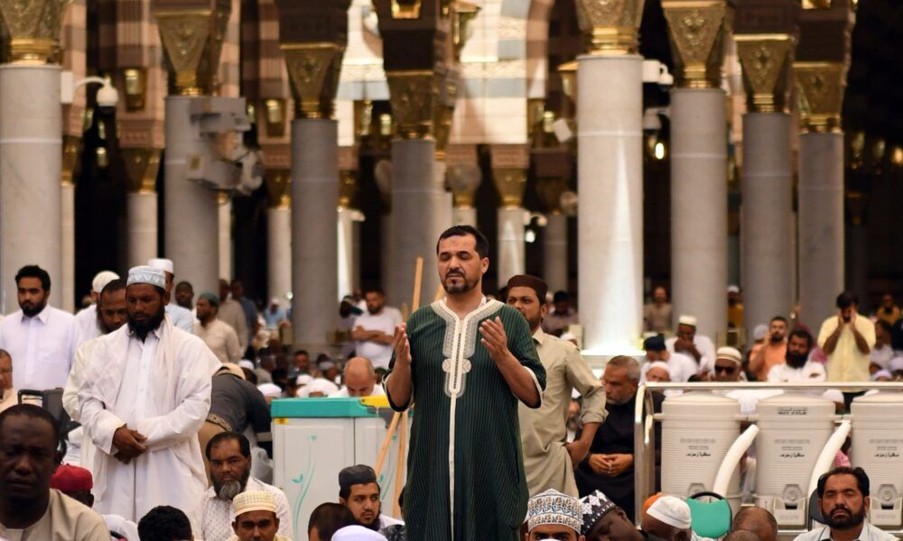 المدينة المنورة تودع الحجاج وتستقبل طلائع المعتمرين