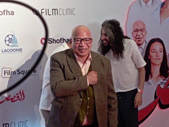شاهد .. شريف دسوقي وأحمد كمال يحتفلان بالعرض الخاص لفيلم "القصص".. ما قصته؟