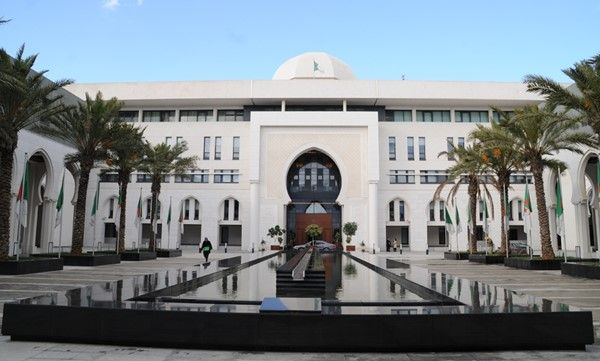 الجزائر تدين الاعتداءات التي استهدفت الكويت والبحرين والأردن
