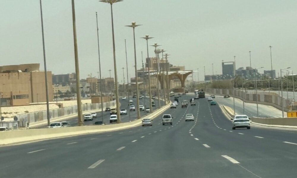 إغلاق المخرج المؤدي إلى طريق الملك خالد بالدرعية وتفاصيله