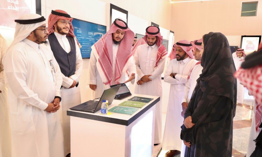 تخريج 122 طالباً من برنامج مسرعات القيادة بجامعة طيبة