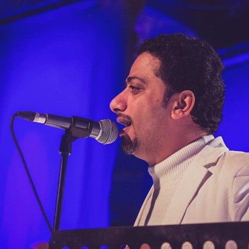 شاهد .. علي الهلباوي يحيي أمسية غنائية وإنشادية بساقية الصاوي 25 يونيو