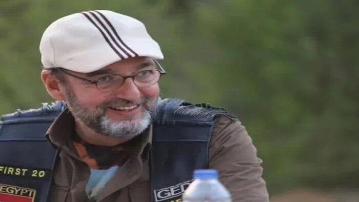 شاهد .. جراحة عاجلة لإنقاذ حياة الفنان محمد مرزبان بعد تعرضه لحادث سير مروع