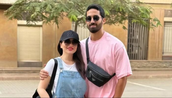 شاهد .. أجواء رومانسية تجمع مي عز الدين وزوجها.. صور جديدة تحظى بتفاعل واسع