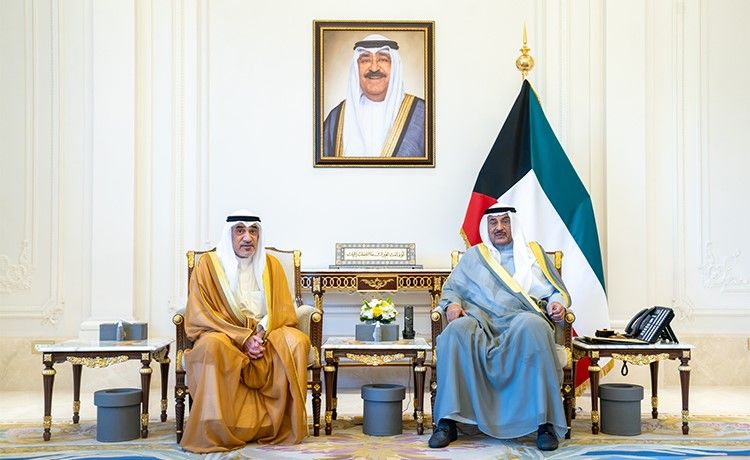 ولي العهد يستقبل رئيس الوزراء بالإنابة ووزيري الدفاع والخارجية