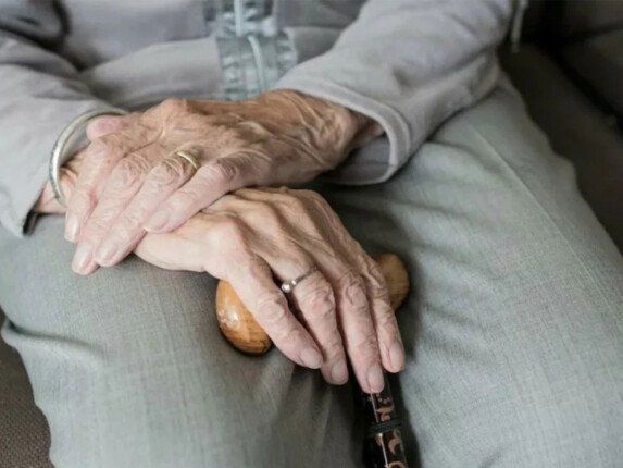 دراسة روسية تكشف تغيرات مبكرة في خلايا المناعة مع التقدم في العمر