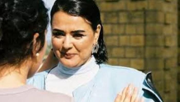 شاهد .. الفنانة دينا الوديدي تحسم الجدل: تحرك قانوني ضد الشائعات وإلغاء حفلها بعد وفاة والدها
