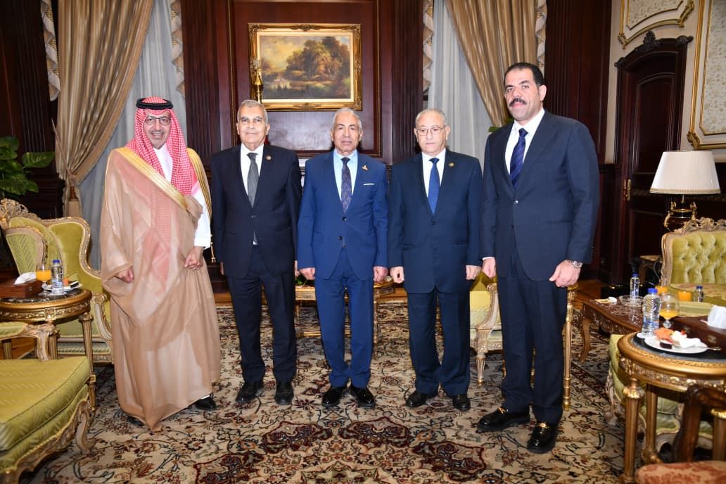 رئيس مجلس الشيوخ للسفير السعودى: أمن المملكة جزء لا يتجزأ من الأمن القومى المصرى