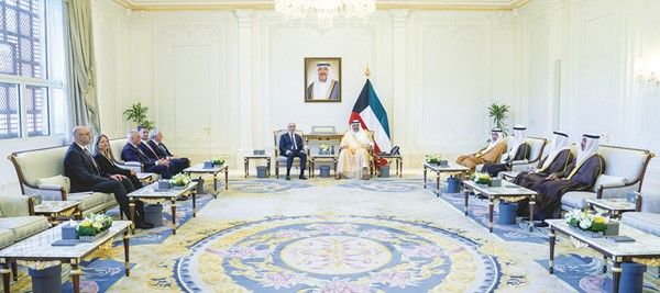 ولي العهد بحث مع وزير الداخلية اللبناني تعزيز التعاون والقضايا المشتركة