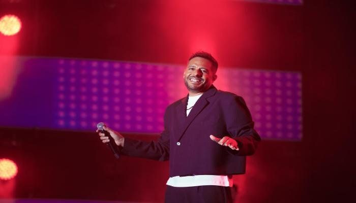 شاهد .. بكلمات أبكت الجمهور.. محمد حماقي يستعيد ذكريات والده