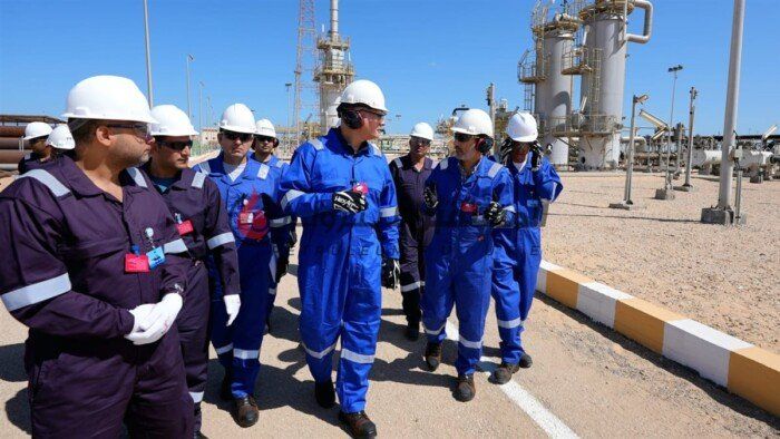وزير البترول يتفقد مشروع “إنبي” بالإمارات ويؤكد: الشركات المصرية شريكا موثوقا