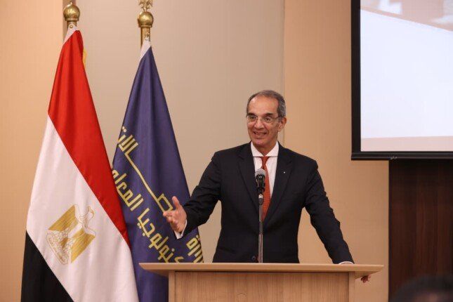 «مصر ترسخ موقعها كمركز عالمي لنقل البيانات عبر 21 كابلًا بحريًا و11 مسارًا دوليًا»
