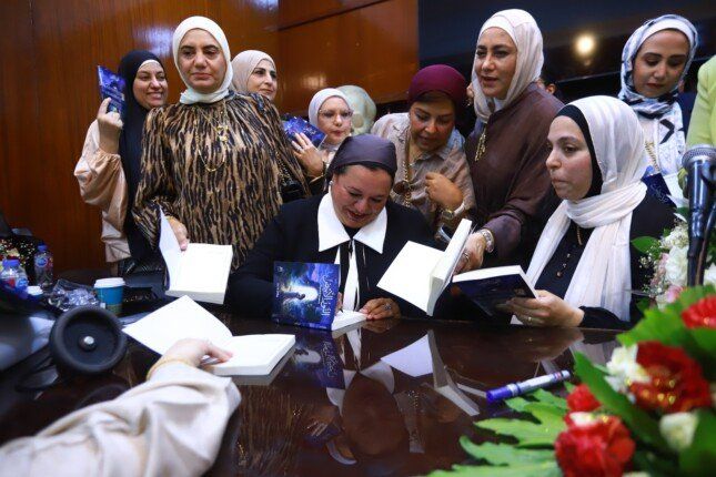 شاهد .. وسط حضور نخبوي مميز.. اتحاد كتاب مصر يشهد توقيع المجموعة القصصية «النور الأبيض» للكاتبة ريهام مدحت