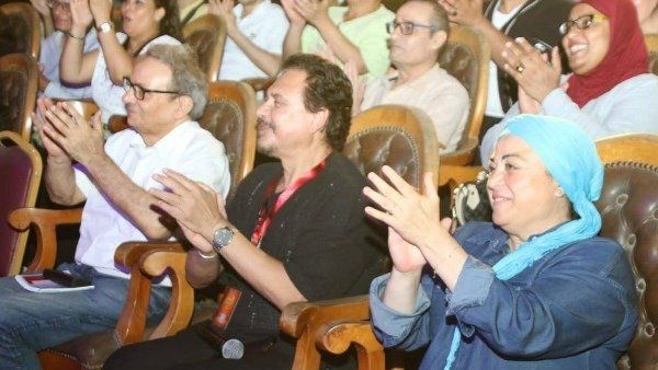 شاهد .. "فتاة المترو" تختتم عروضها على مسرح نهاد صليحة وسط إشادات بالتجربة المسرحية