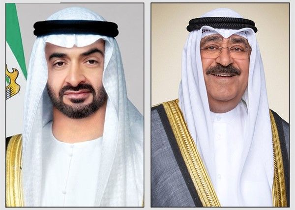 الأمير وولي العهد على رأس مستقبلي رئيس الإمارات لدى وصوله للبلاد في زيارة أخوية