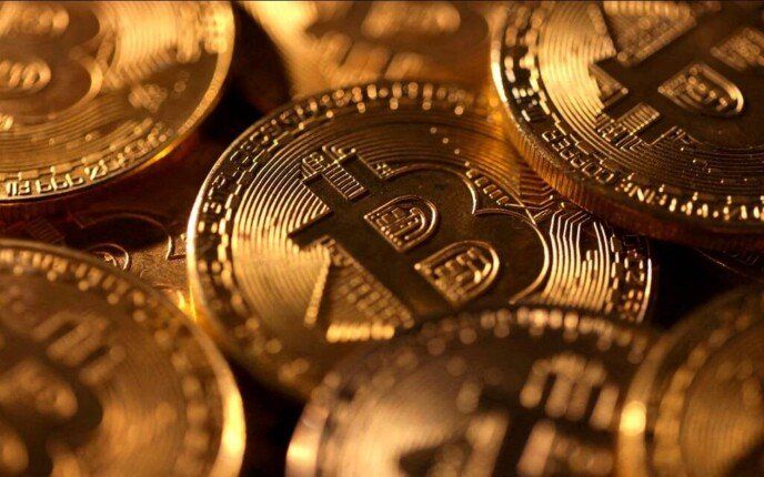 ماذا يحدث في سوق الكريبتو؟.. البيتكوين تتجاوز 64 ألف دولار وتتجه لمكاسب أسبوعية
