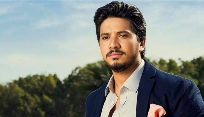 شاهد .. عروس من خارج الوسط الفني.. تفاصيل جديدة عن زفاف مصطفى حجاج