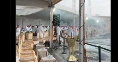 الأمطار تداهم حفل زفاف فى السعودية.. فيديو