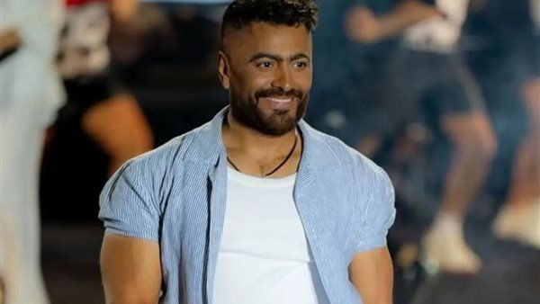 شاهد .. ألبوم «مش هتكرر» يمنح تامر حسني صدارة قوائم الاستماع في مصر والوطن العربي