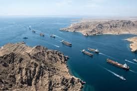 انفجاران يهزان مضيق هرمز.. وناقلة نفط تبلغ عن الحادث وسط تحركات إيرانية عمانية لتنظيم الملاحة