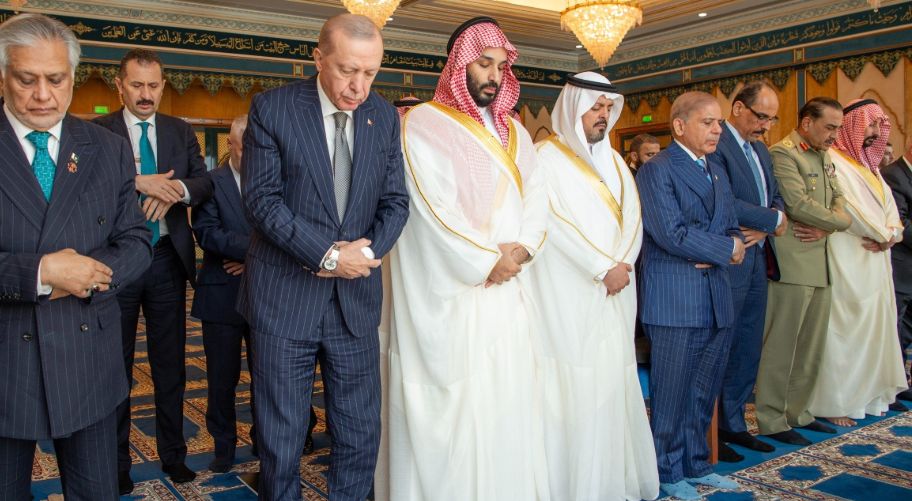 جانب من صلاة الجمعة جانب من صلاة الجمعة