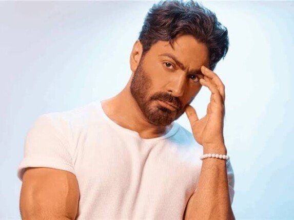 شاهد .. تامر حسني يستعد للقاء جمهوره في رأس الحكمة بحفل ضخم للاحتفال بـ«مش هتكرر»