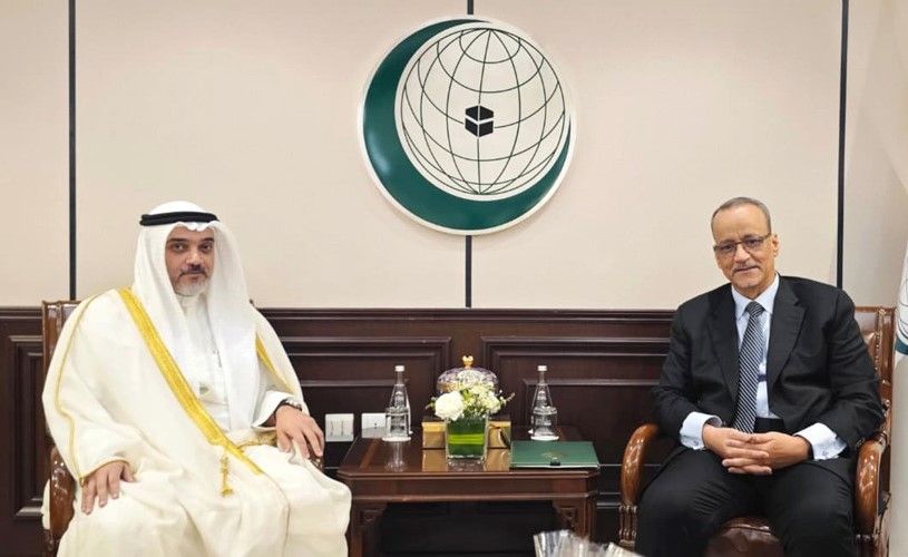 مندوبنا لدى منظمة التعاون الإسلامي بحث مع أمينها العام تعزيز مسيرة العمل المشترك