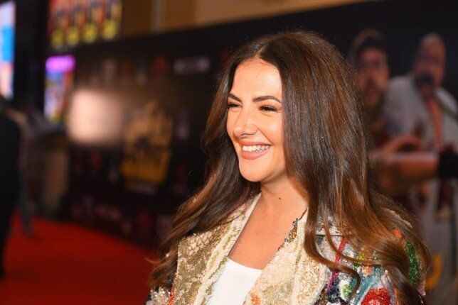 شاهد .. دنيا سمير غانم تفتح صندوق ذكريات الطفولة.. «أحيانًا أشعر أن إيمي ابنتي»
